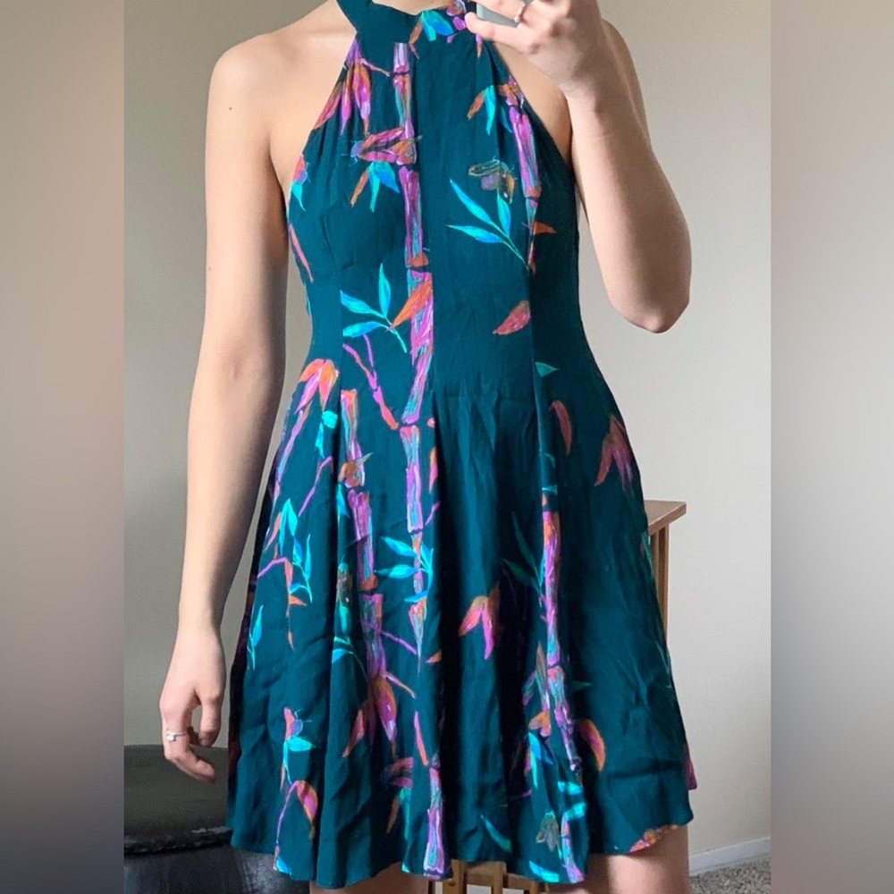 Kimchi Blue UO Dark Green Floral Print Open Back Halter Dress sz Small